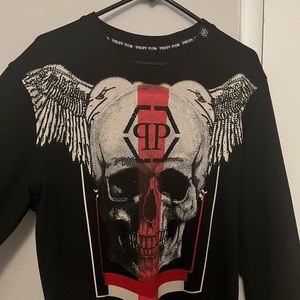 XL phillip plein sweater like new very comfortable and nice material.